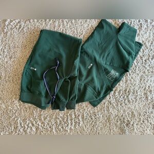 Green XS Figs top Green regular SMALL joggers